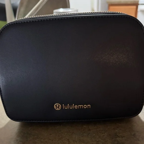 NWT/Rare - Lululemon Leather Alternative Everywhere Belt Bag - Gold Hardware 1L - Picture 3 of 14